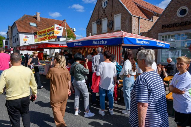 Hollandmarkt 2026: Marktbesucher vor den Ständen in Leeste