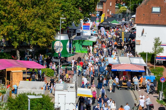 Hollandmarkt 2026: Blick von oben auf die belebte Marktstraße