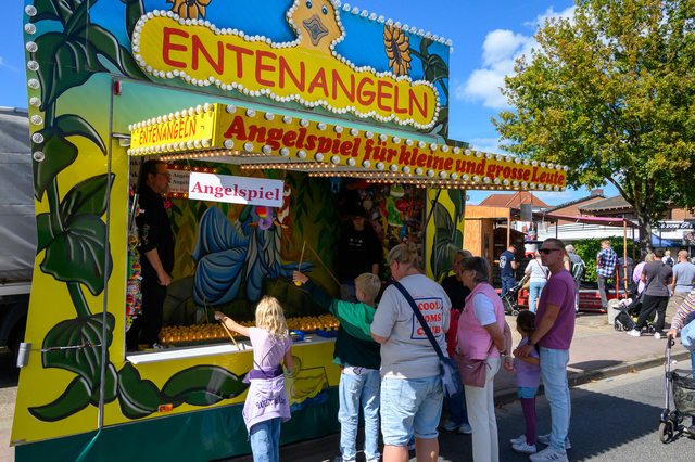Hollandmarkt 2026: Ein gelber Stand mit niederländischen Spezialitäten