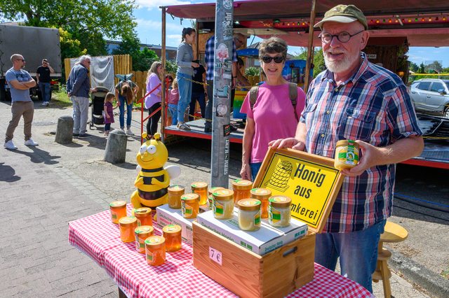 Hollandmarkt 2026: Honig und weitere Produkte an einem Marktstand