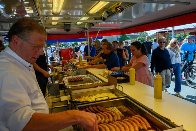 Hollandmarkt 2026: Frische Backwaren werden am Stand angeboten