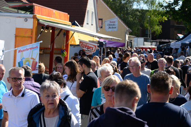 Hollandmarkt 2026: Menschen bummeln durch den Hollandmarkt
