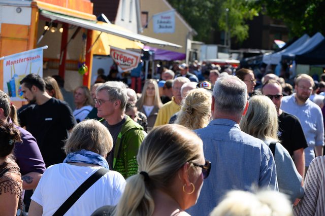 Hollandmarkt 2026: Besucherinnen und Besucher zwischen den Ständen