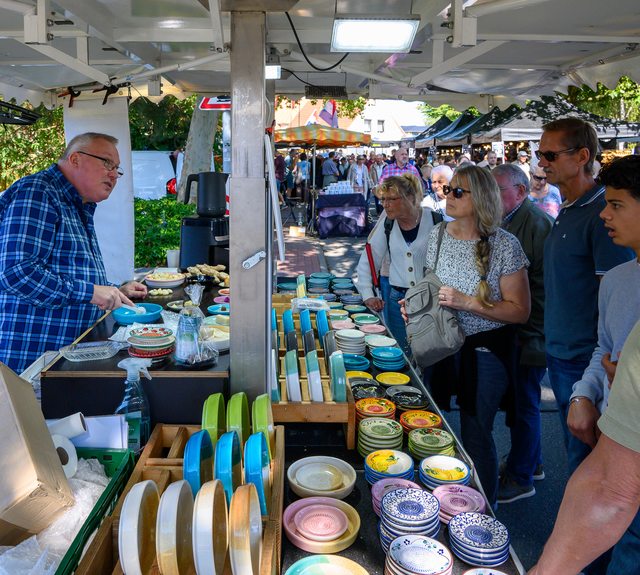 Hollandmarkt 2026: Geschirr und Keramik in vielen Farben
